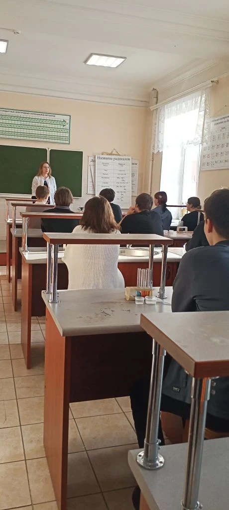 🔬4-го марта учащиеся 10А и 10Б класса вместе с классными руководителями Квочкиной М.М. и Маенгард Т.
