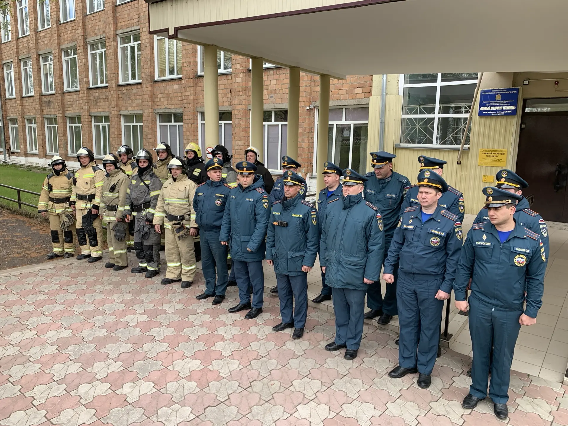 Вчера В ЮАТ прошли масштабные пожарно-тактические учения  19 мая в здании Южного аграрного техникума