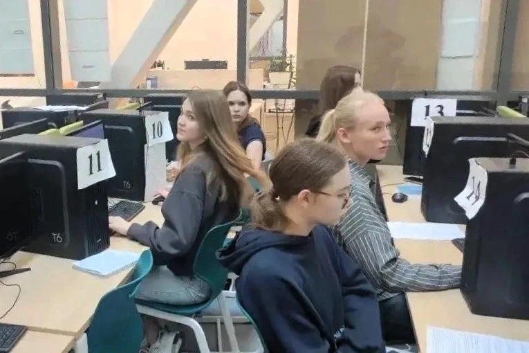 🏆💻Успех 10 «В» класса на 4-м этапе турнира «КИБЕР-БОЙ» Поздравляем команду 10 «В» с достойным выступ