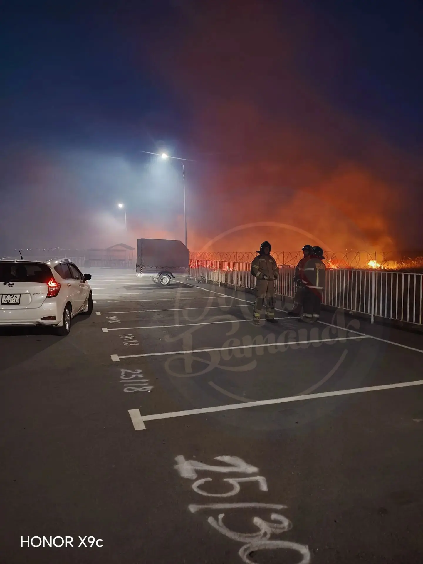 В районе Солнечного продолжает гореть камыш 🔥