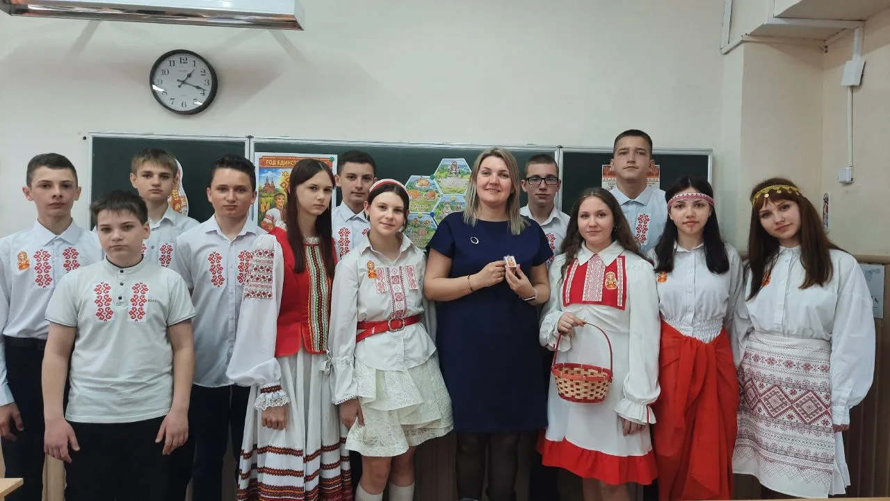 🇷🇺8 «Б» открывает Неделю чувашской культуры🇷🇺  Сегодня учащиеся 8 «Б» класса стали настоящими предст