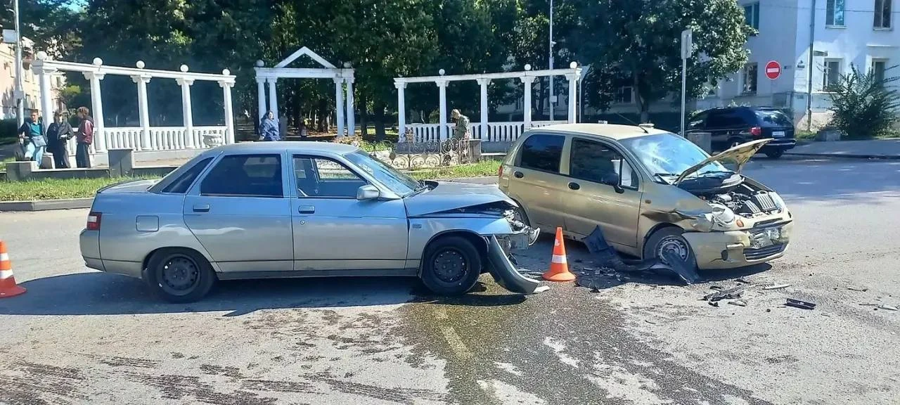 Два человека пострадали в ДТП в Лермонтове, в т.ч 2-летний ребёнок.
