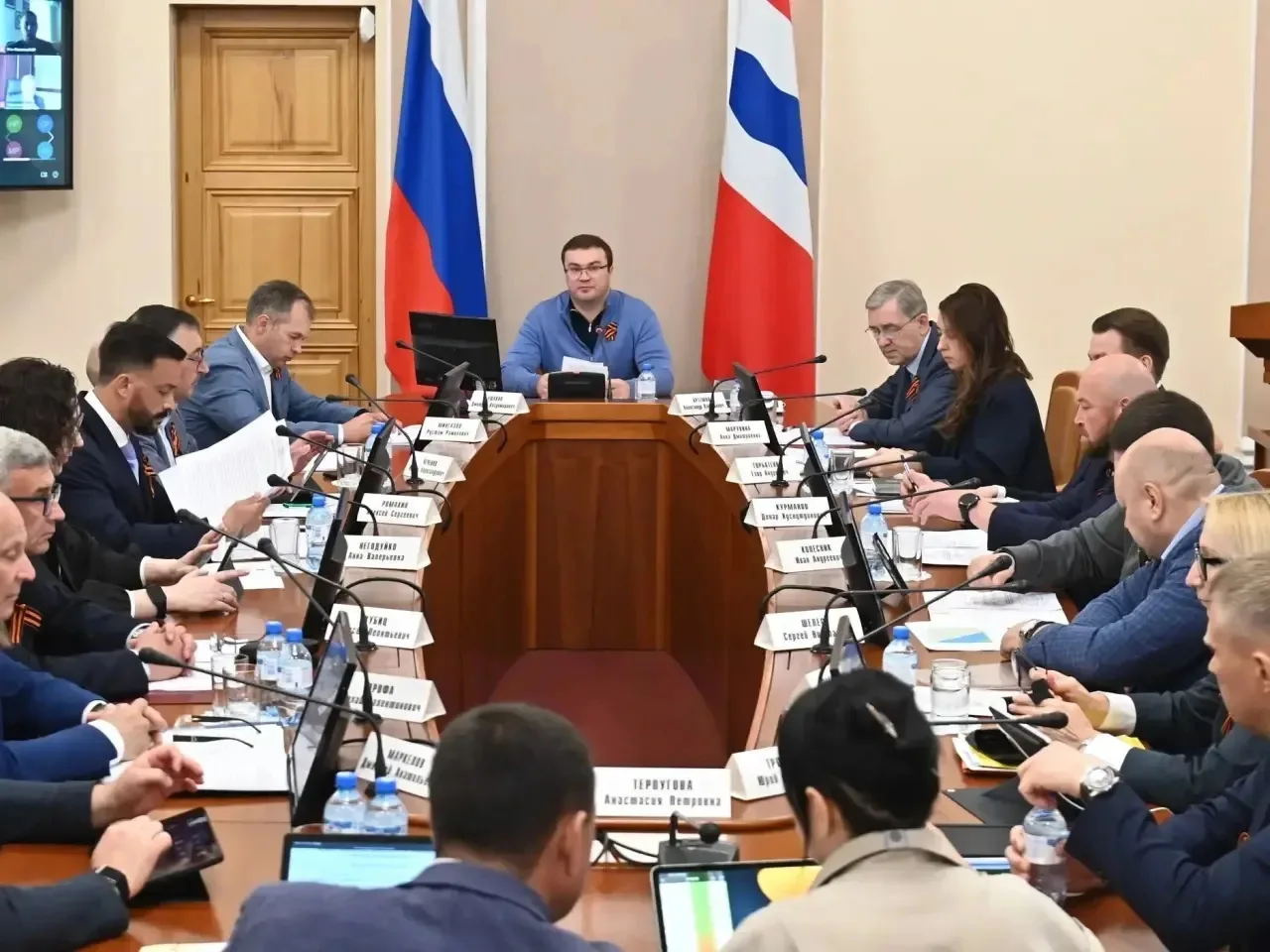 Провели оперативное совещание с региональным Правительством, министрами, руководителями...