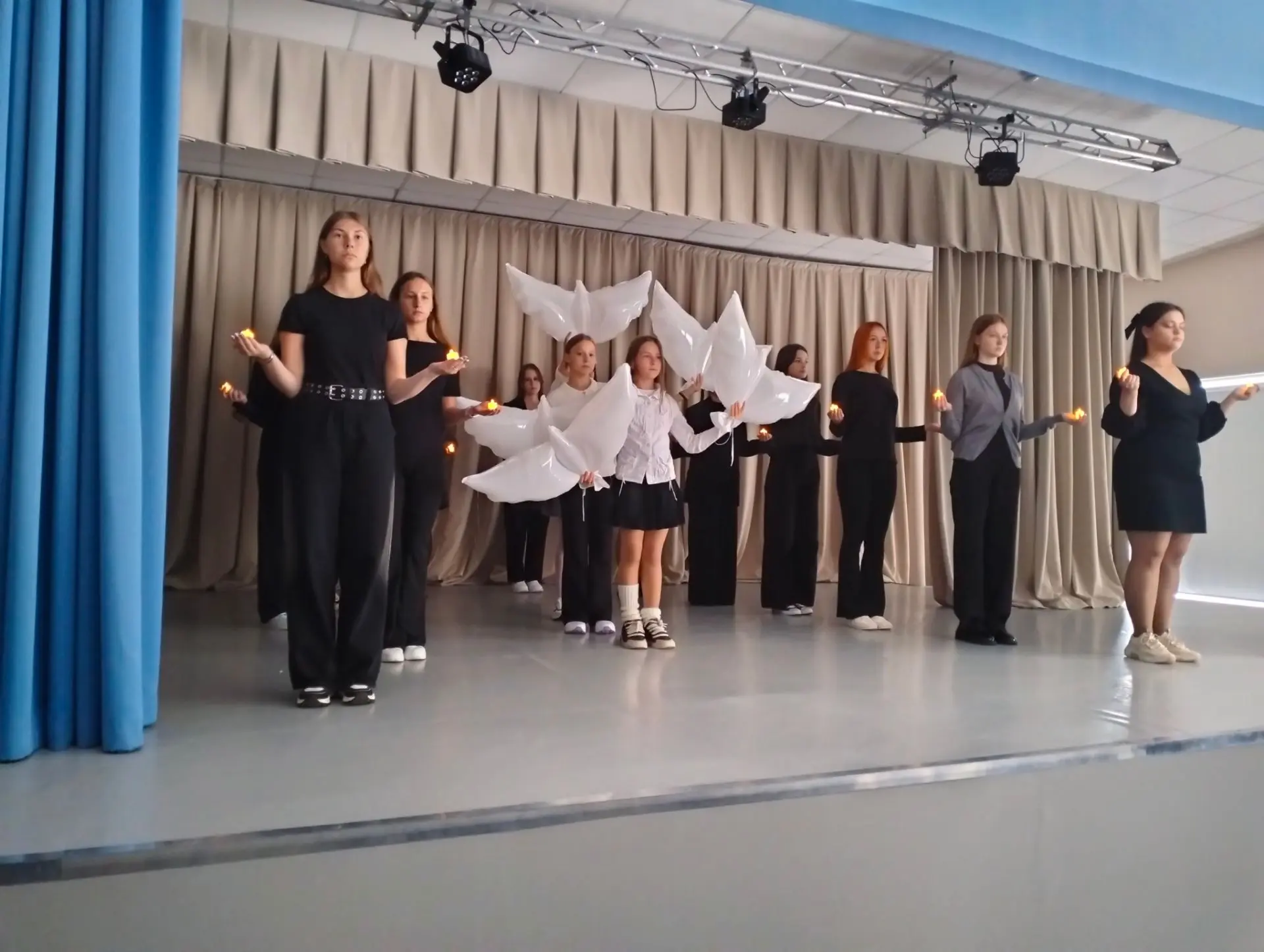 🕊 Линейка памяти ко Дню солидарности в борьбе с терроризмом прошла в МОУ СОШ № 7 🕊