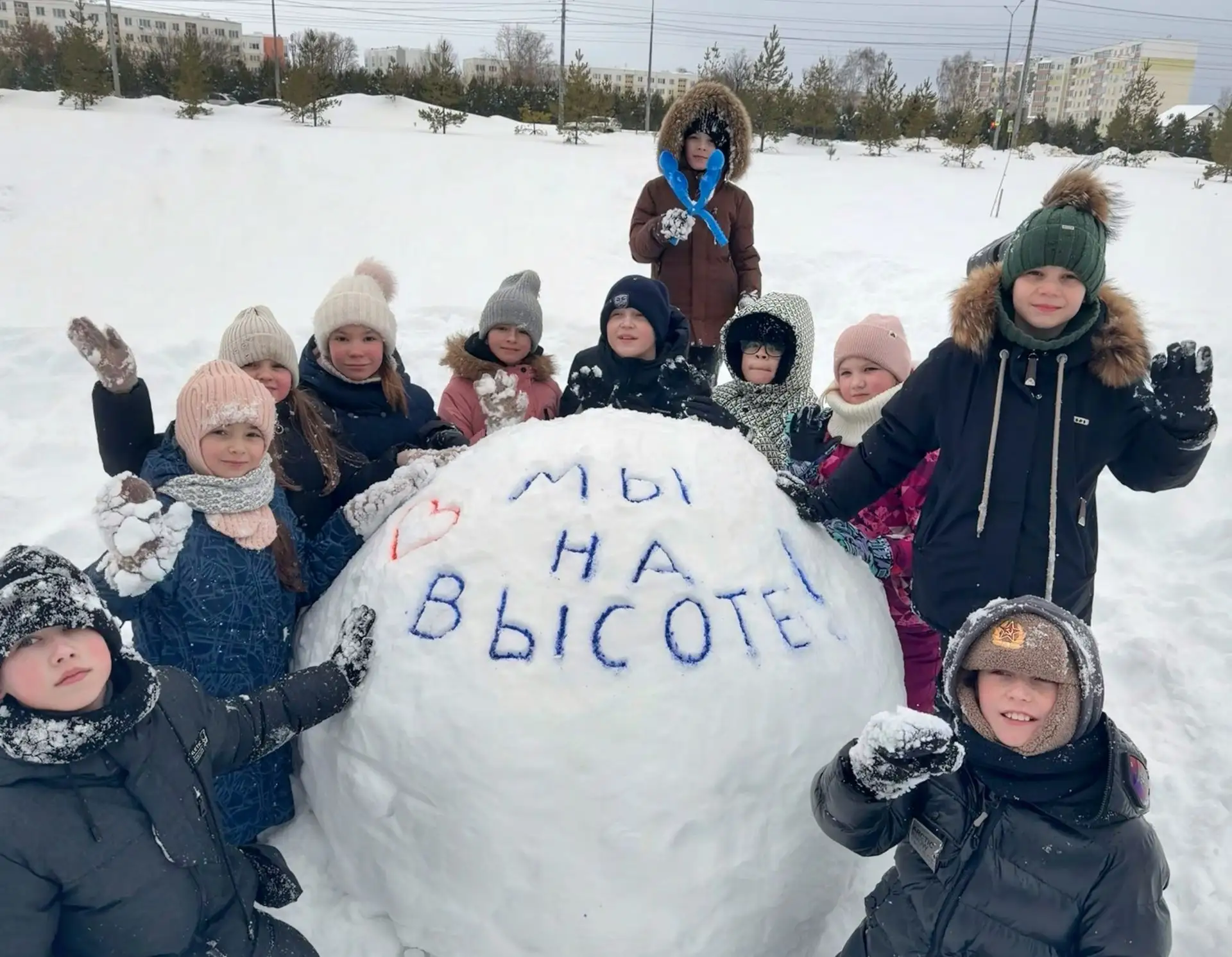 Чей снежок ЭПИК? Начинаем голосование. Голосуем до 8.00 15.02.2026  👍10 👏11 💯12 ♥️13 😍14 🔥15 👑16 ⚡17