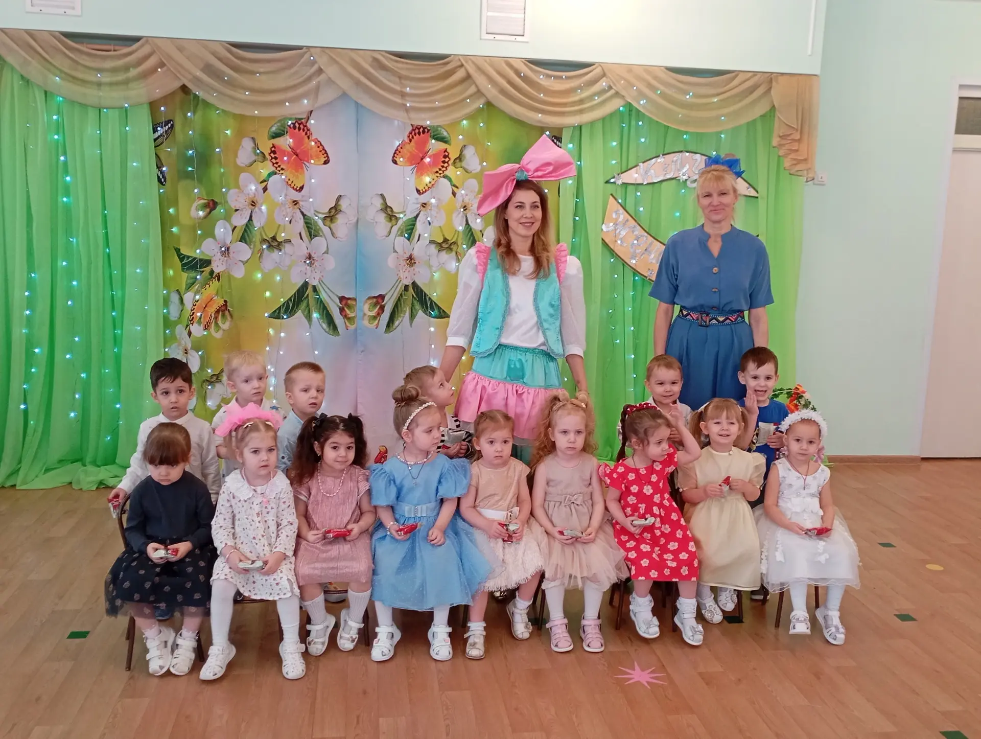 💐"Весенние утренники"🎉 Ребята ЦРР 25 окунулись в атмосферу весеннего волшебства!  В музыкальном зале