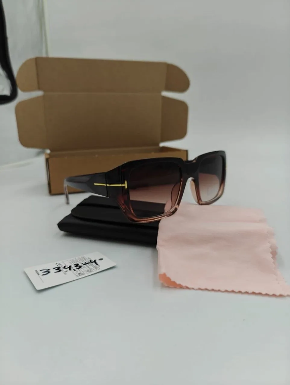 Женские очки 👓 

Цена 200₽ без выбора 

Наш место корпус Б 2А-26