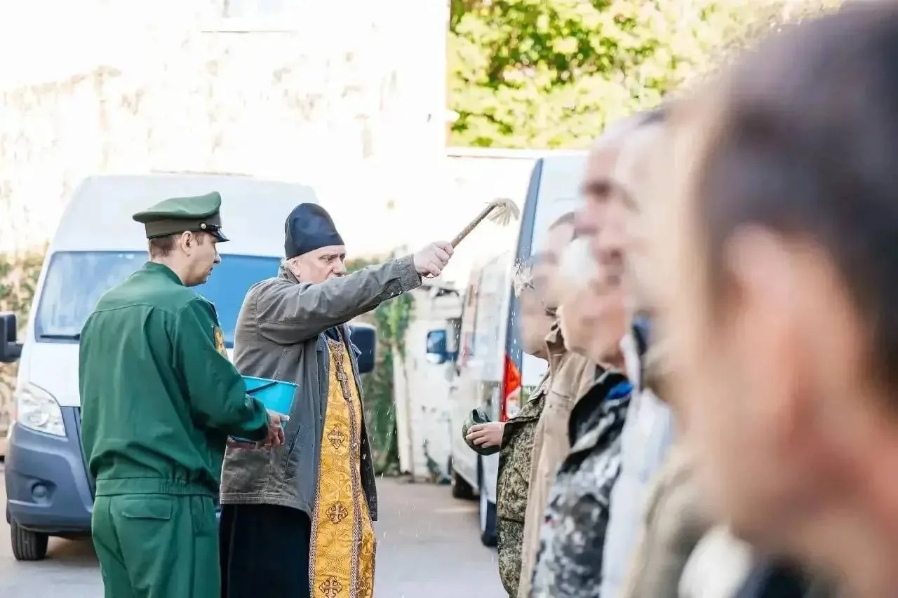 1) Мэр Липецка встретился с бойцами перед отправкой в СВО✊