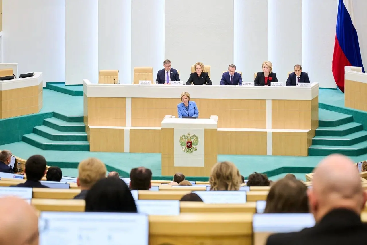 Приняла участие во встрече с деятелями театрального искусства  Мероприятие провела Председатель Сове