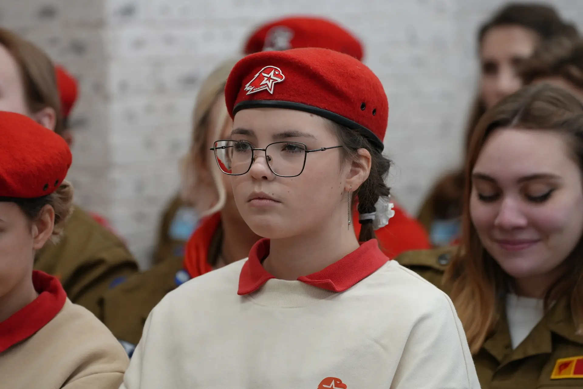 Колокольный звон, молитва и хоровое исполнение студенческого гимна. В этом году День студента команд