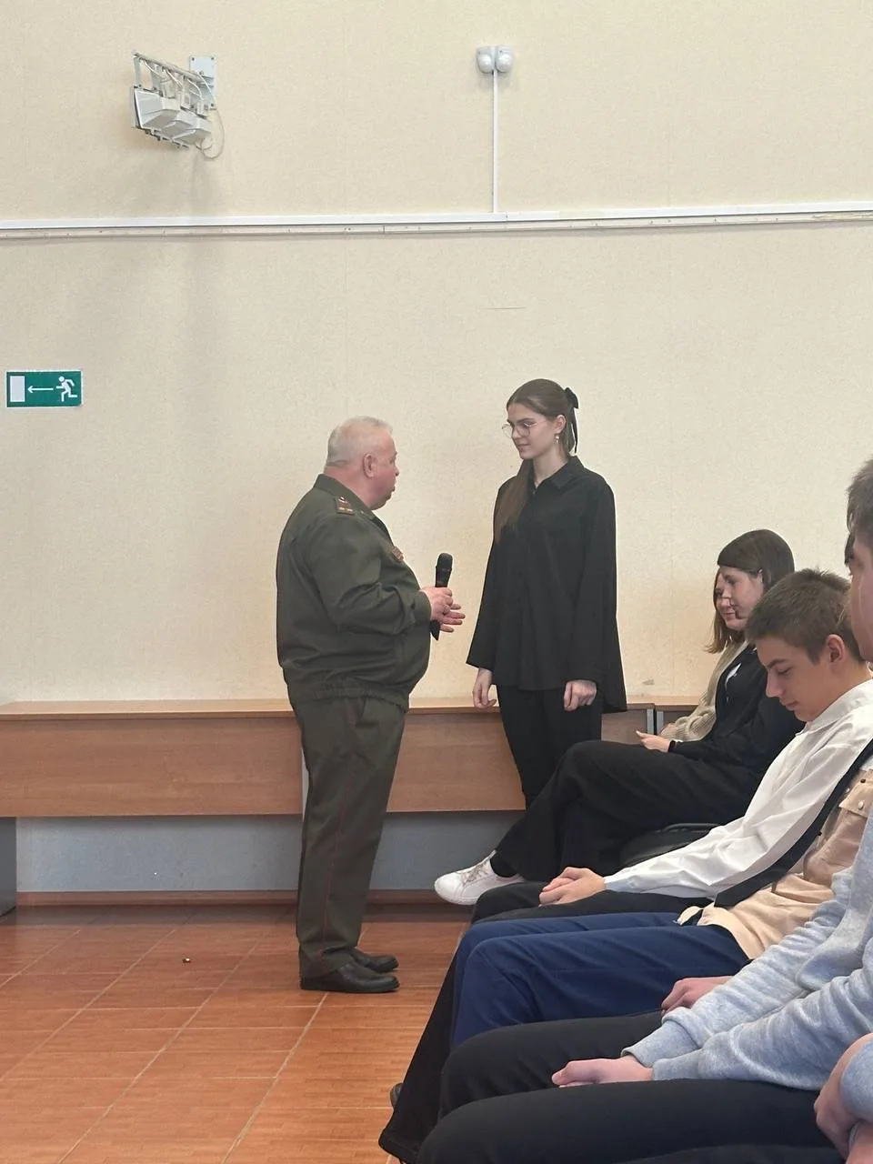 🎖️ Сегодня в нашей школе прошёл Урок Мужества для учащихся 8‑х классов. Гостем мероприятия стал Суси