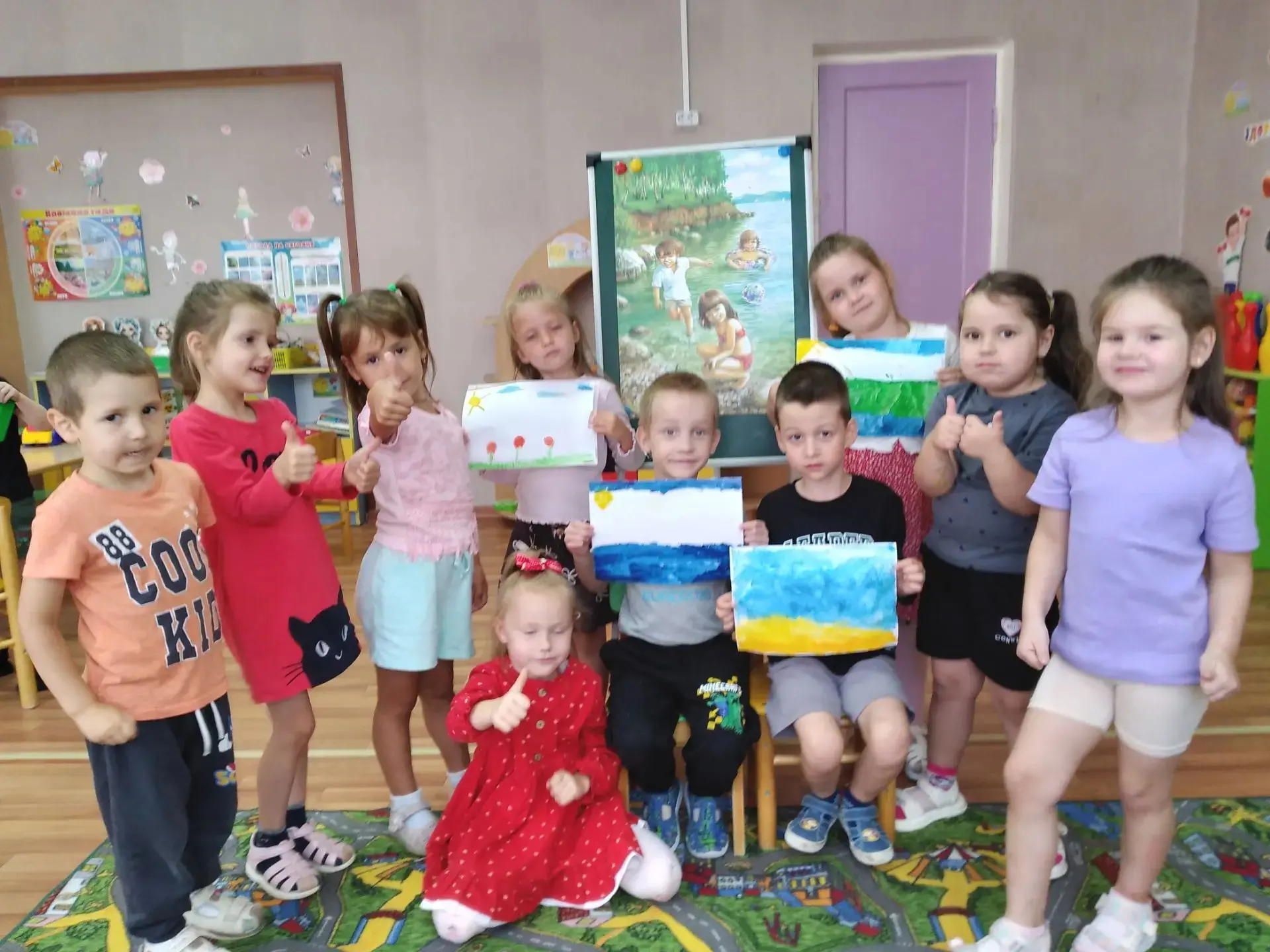 Сегодня в средних группах "Ромашка " и "Солнышко " прошёл тематический день, посвящённы...