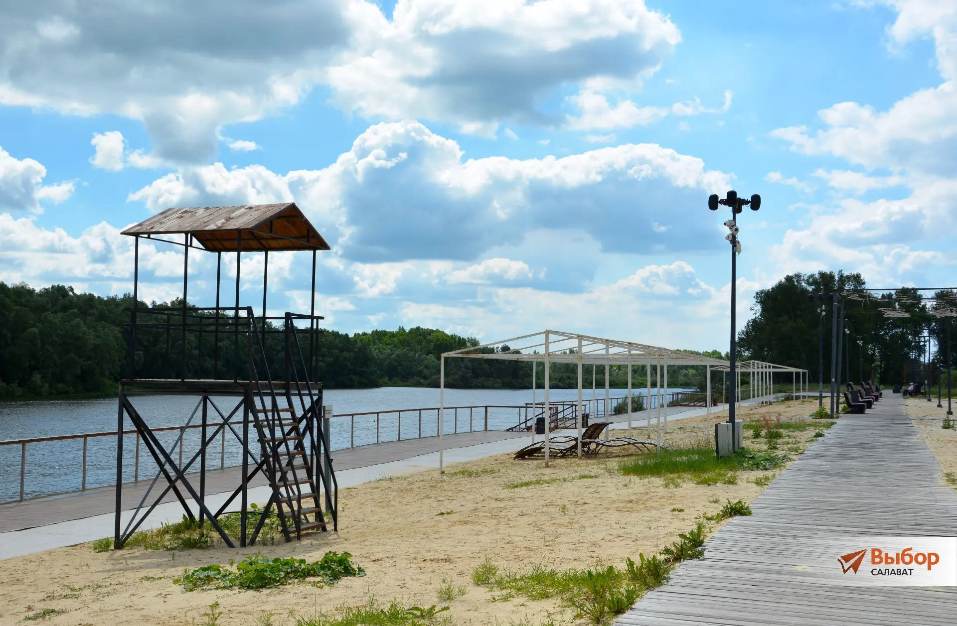 В Салавате открыт купальный сезон.

В нашем городе официально разрешено купаться на двух пляжах — он