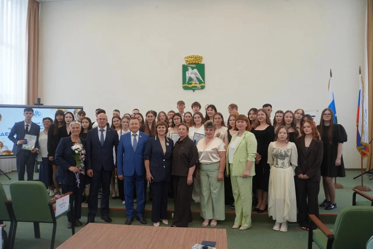⚡️ 26 июня в большом зале Администрации ГО Красноуфимск чествовали выпускников школ гор...