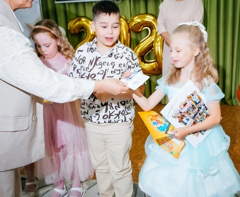 🎉 Одним из ярких 
моментов выпускного в детском саду стало торжественное  вручение значков ГТО! 💪
