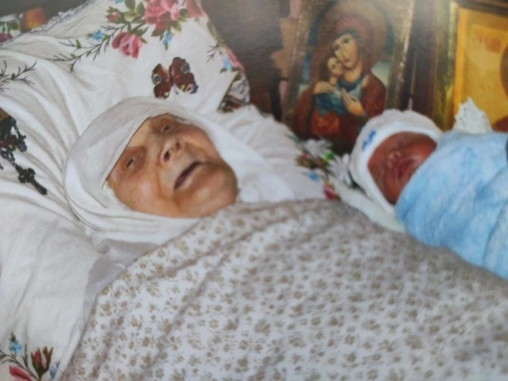 УТЕШЕНИЕ ДЛЯ ВСЕХ....

Когда вам плохо, вспомните эти слова скопинской старицы, ныне почившей, матуш