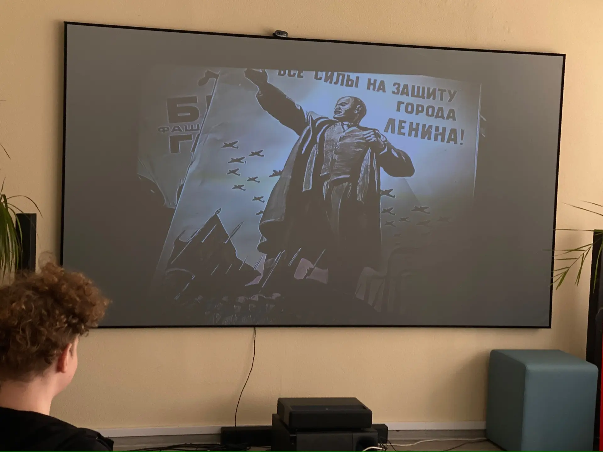 Иногда в жизни школы наступают такие мгновения, когда обычный учебный день превращается в тихий, оче