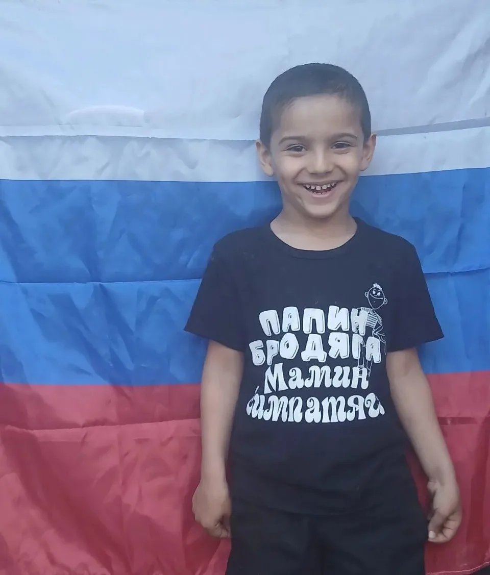Воспитанник группы "Непоседы"  Бабасиев Ислам, принял участие во Всероссийской акции "Флаг России" �