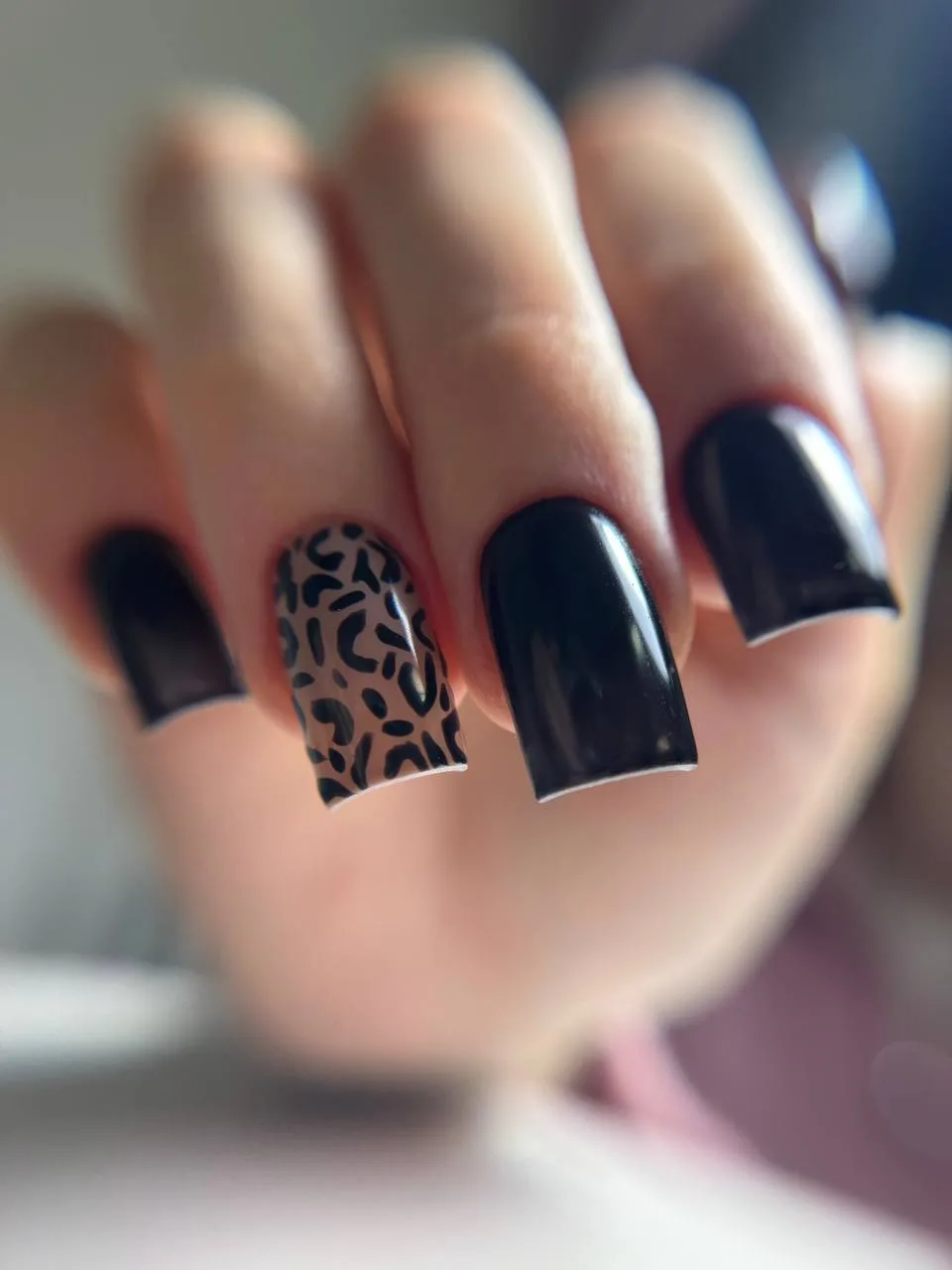 •Breezy Lab Nails•
