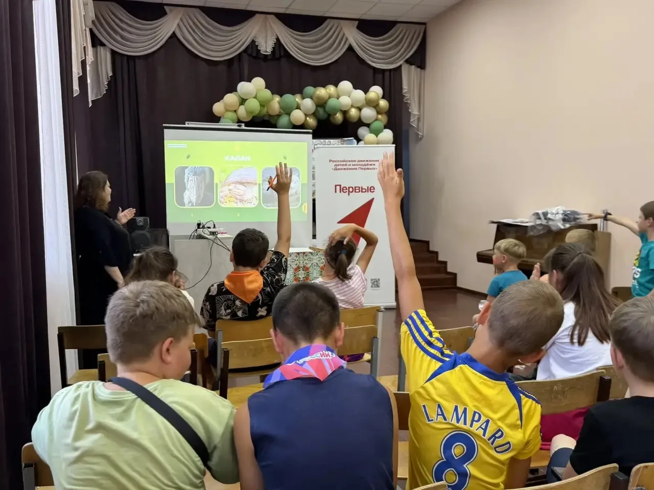 Планета детства: День, полный открытий и веселья! 🚀
Наш лагерь "Планета детства" снова распахнул св