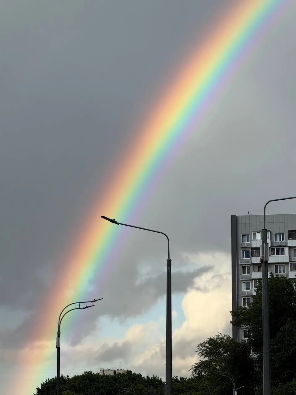 😍 Радуга порадовала москвичей после ливня