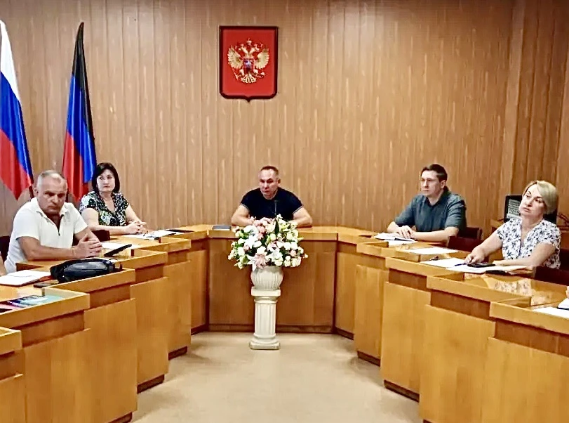 Сегодня провел аппаратное совещание с руководителями структурных подразделений, предста...