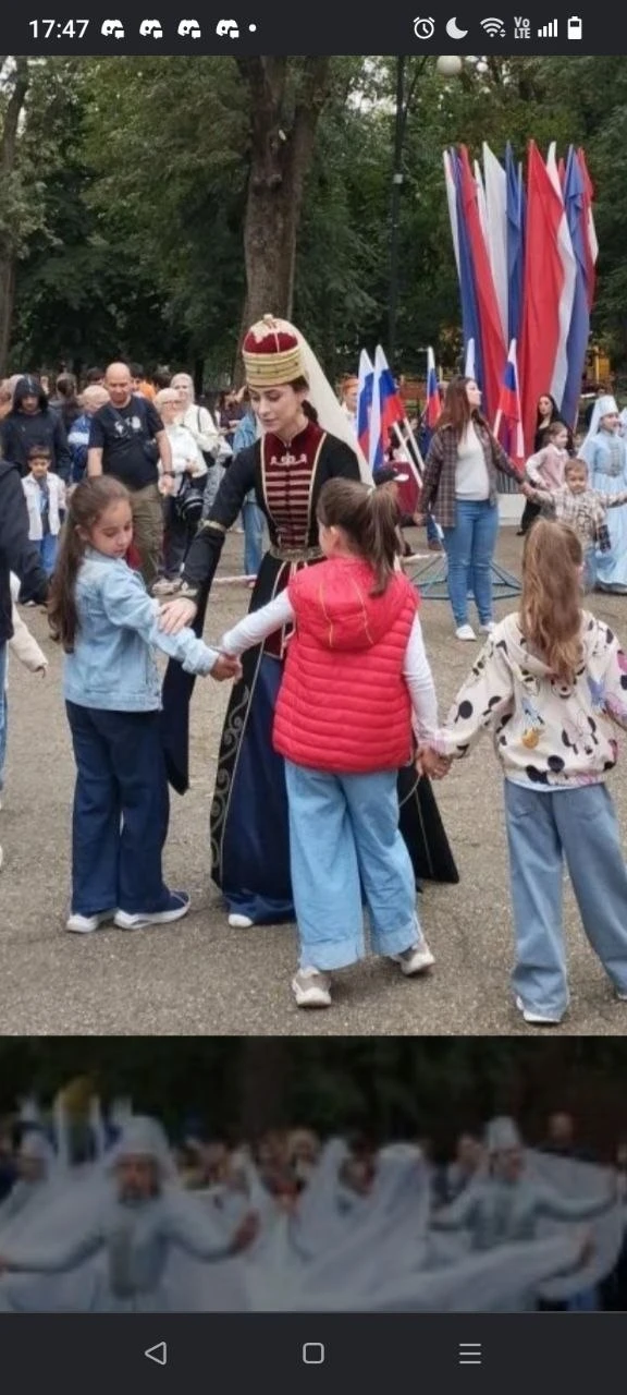 Ищу ее, выступала в Чистяковской роще, очень запала, если есть с ней связь, помогите, молю