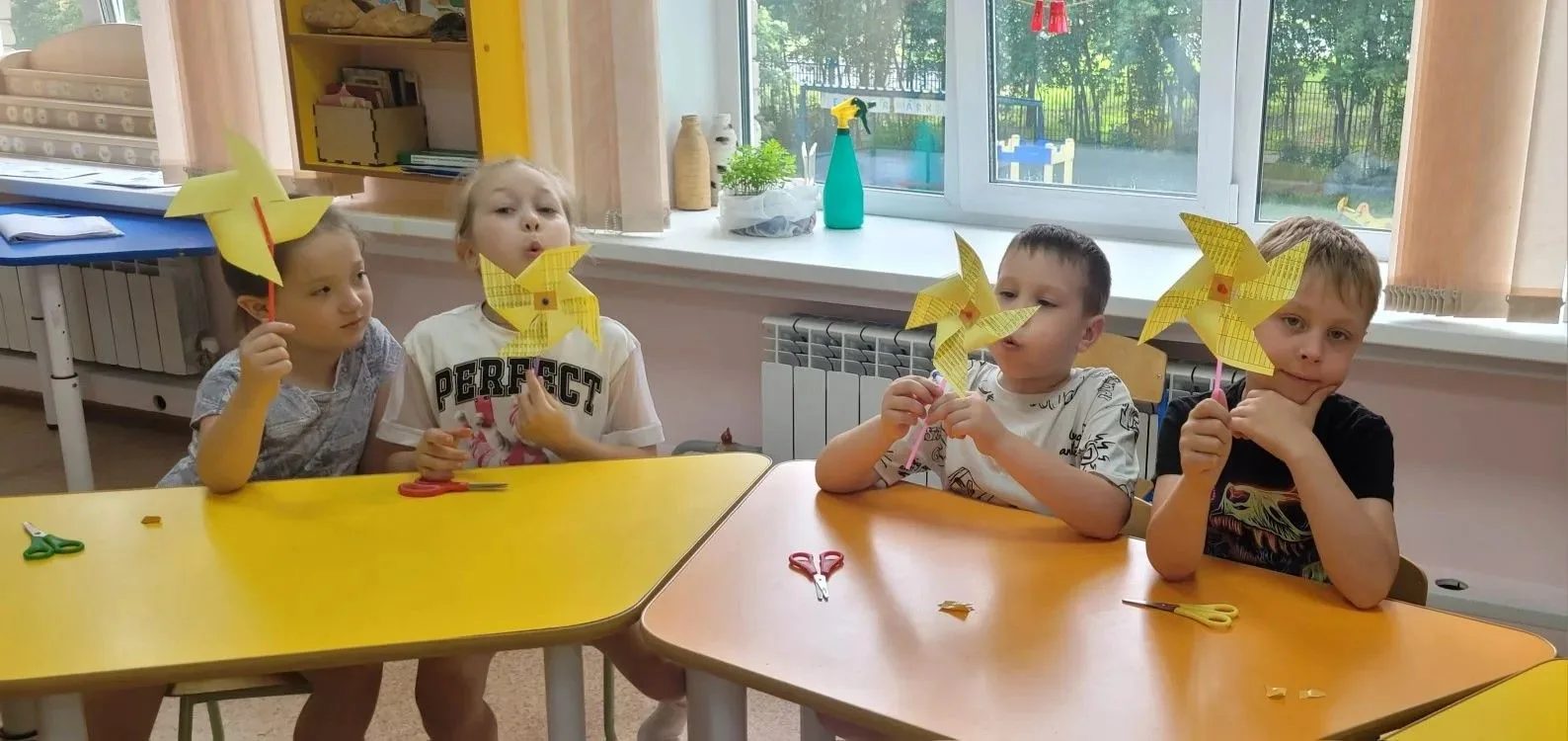🌬️День ветра в нашем саду: когда штаны превращаются в паруса!

Мы хотим поделиться эмоциями и фотог