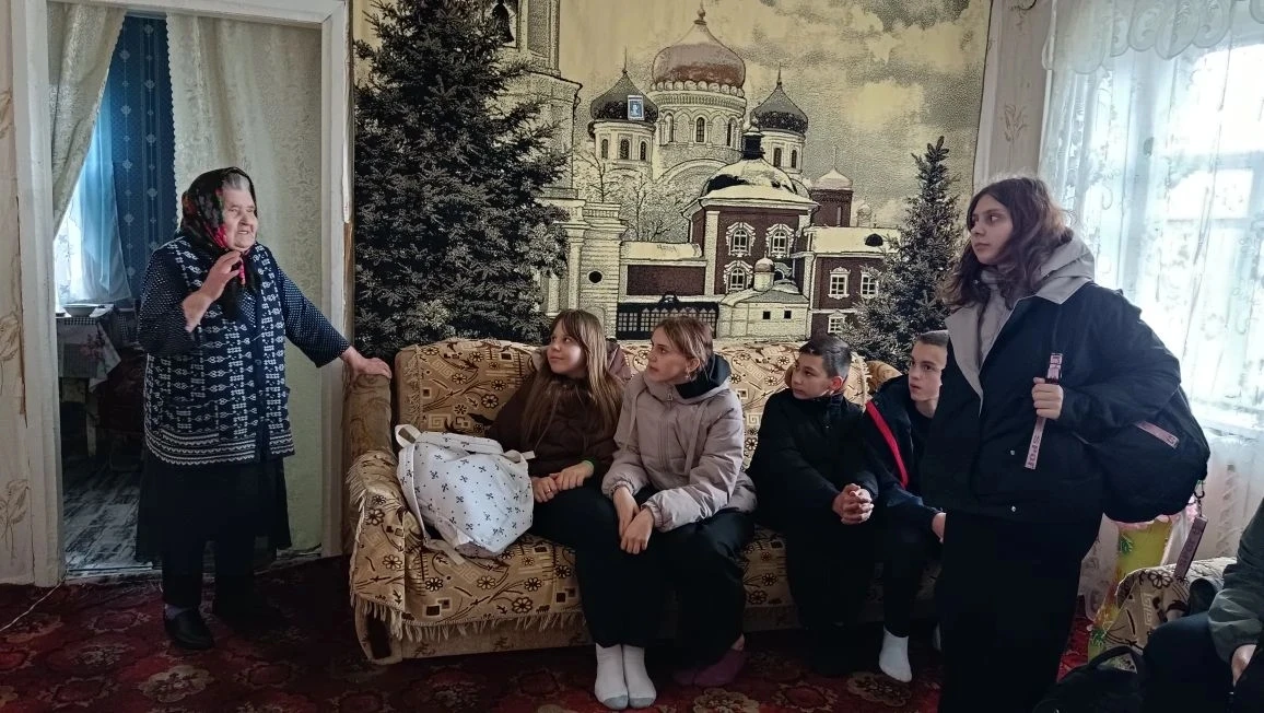 Школьники МБОУ СОШ с. Тербуны присоединились к проекту "С заботой о наших ветеранах". Он проходит в 