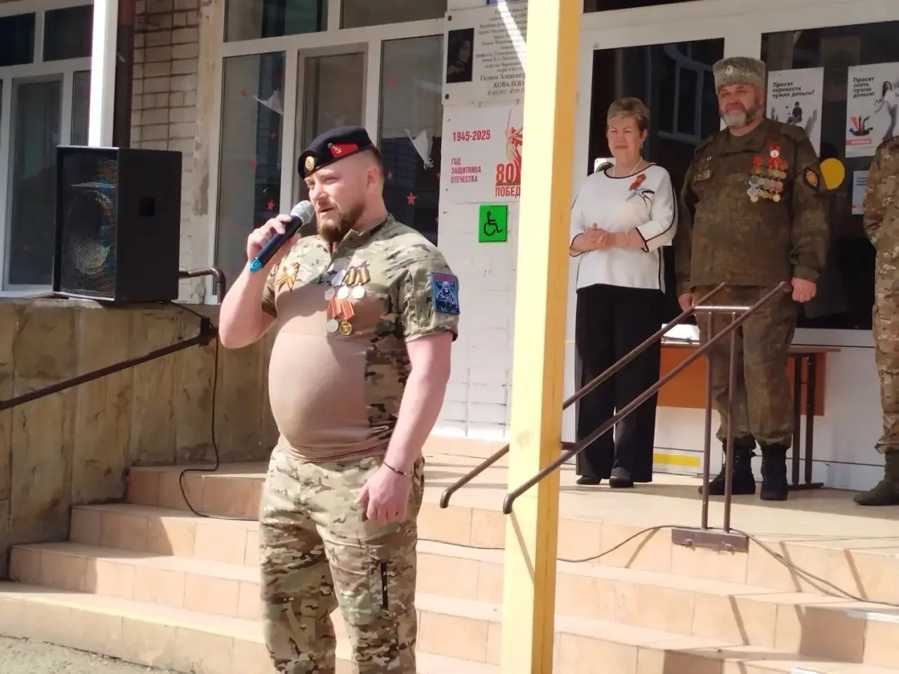 Сегодня, 8 мая 2026 года в нашей школе прошла традиционная линейка, посвящённая Дню Победы. На линей