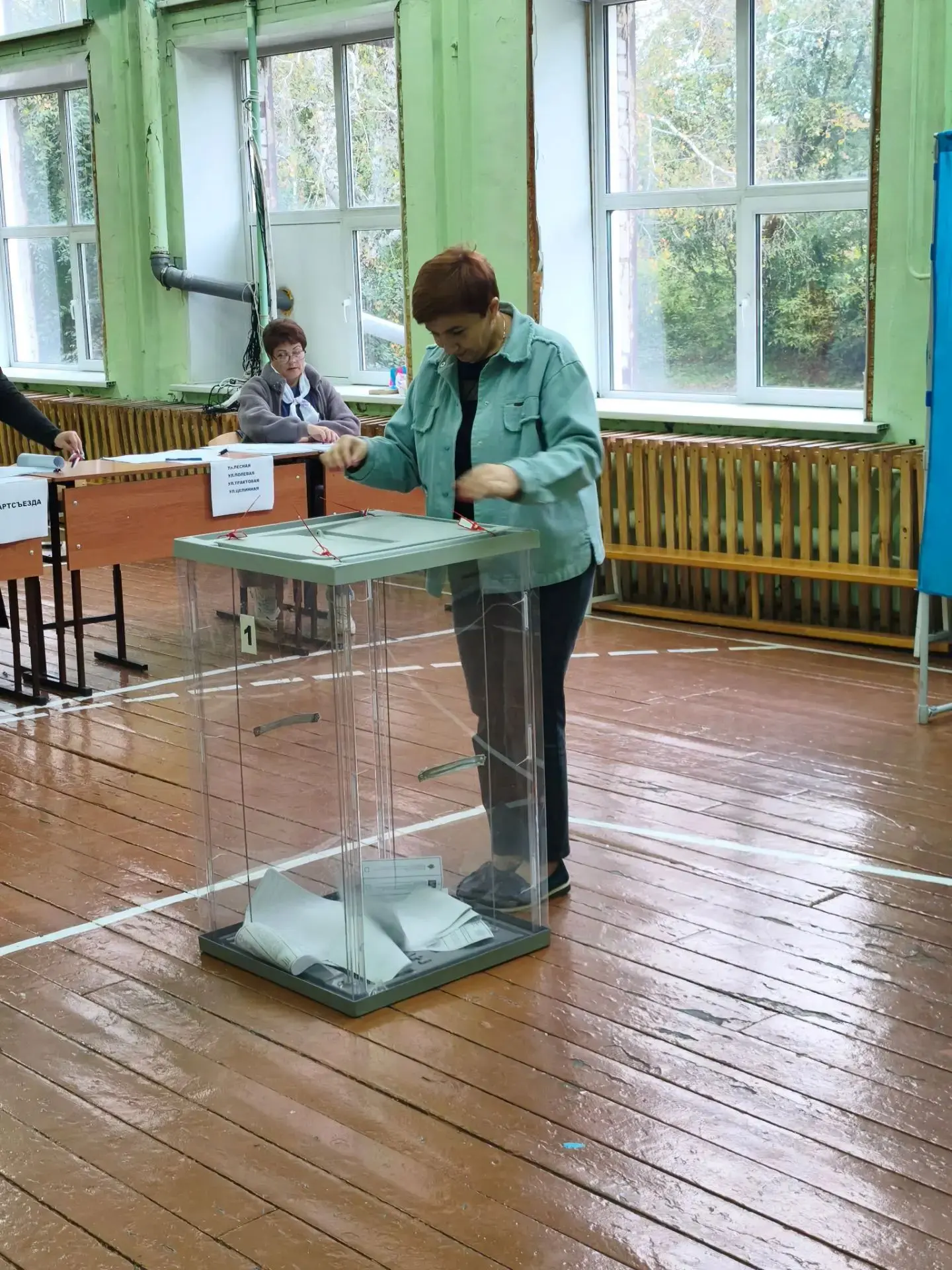 Сегодня выполнила свой гражданский долг заместитель главы администрации Плотниковского ...