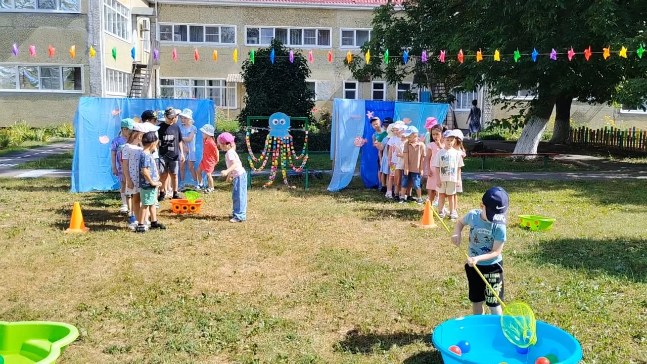 🌊⚓🐚 Сегодня наши ребята стали участниками весёлых морских эстафет.