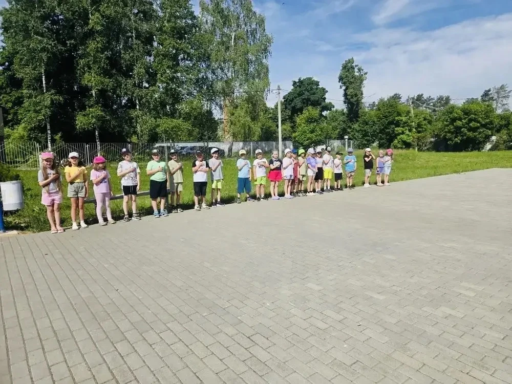 Сегодня, 08 июня, в лагере «Огуднешка» день начался с торжественного прослушивания гимн...