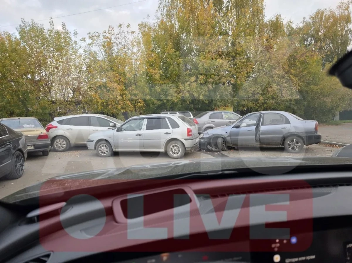 ГАИ выясняет обстоятельства ДТП у вокзала в Александрове.