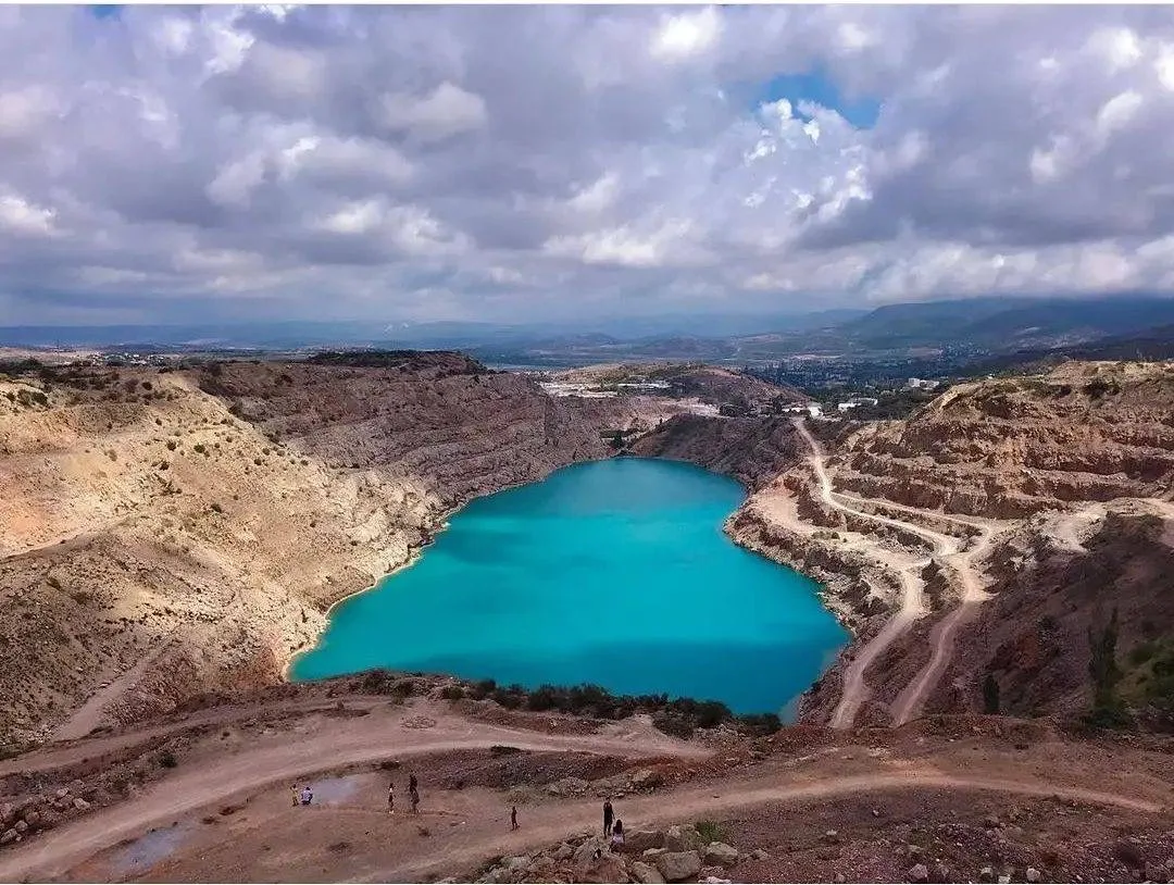 Самые необычные водоемы Крыма за 1 день 👍
 
❤Озеро в форме сердца 
 
Именно так, благодаря инстагра
