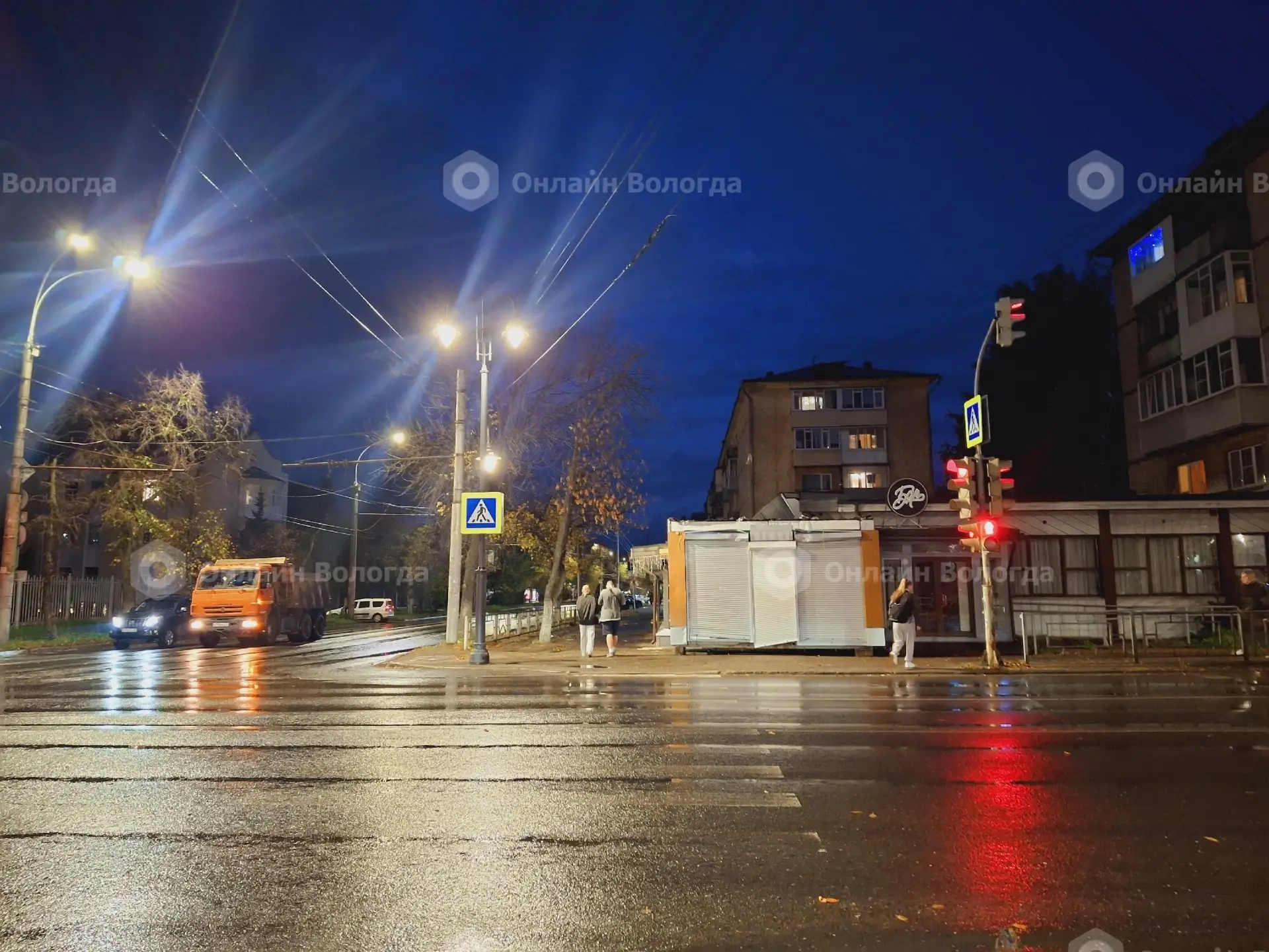 Вологда в последнее время только хорошеет! Но не всегда, на перекрёстке Зосимовская-Чех...
