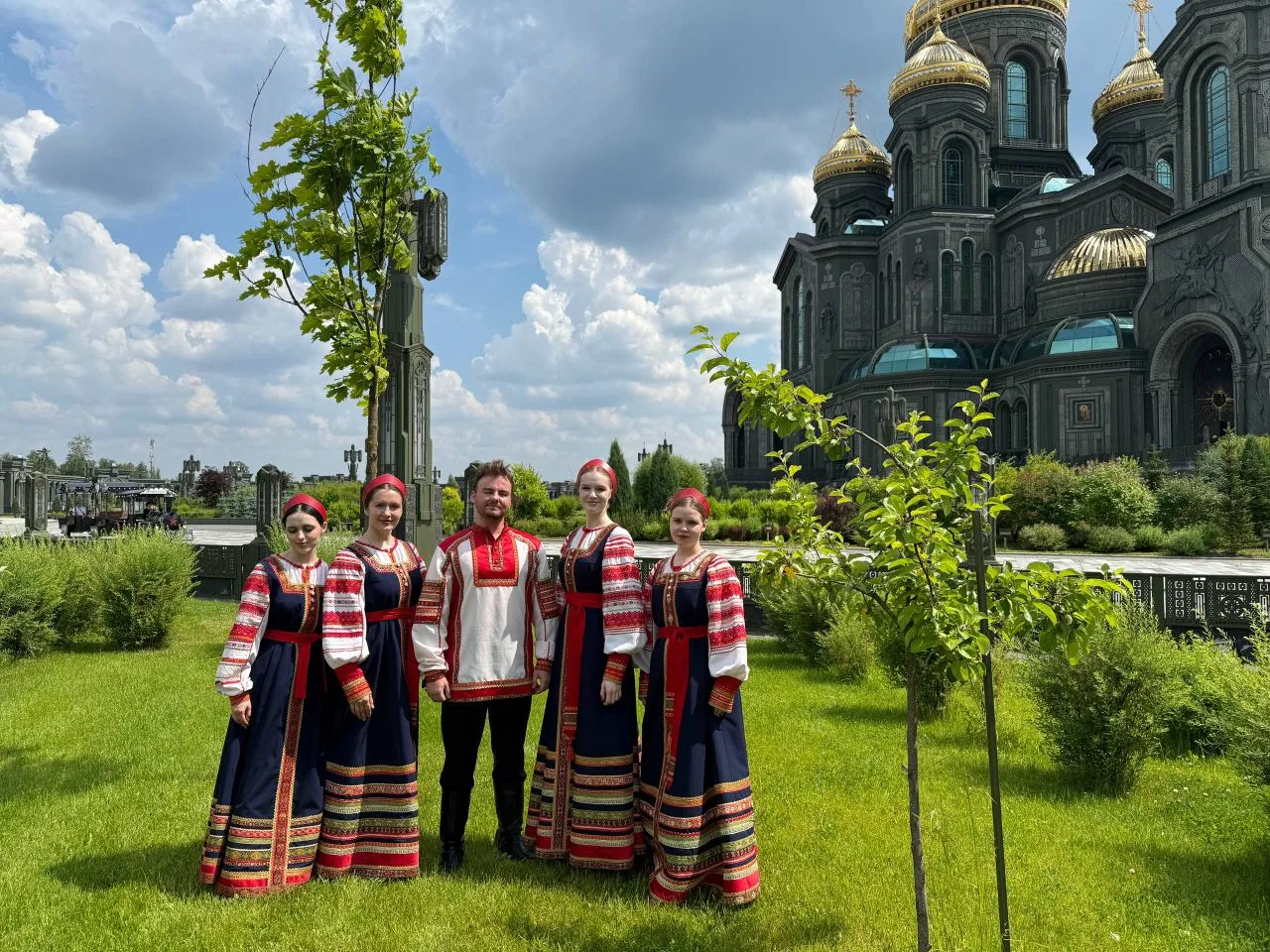 🇷🇺✨ НАШИ АРТИСТЫ НА ГЛАВНОЙ СЦЕНЕ ПАРКА «ПАТРИОТ»! ✨🇷🇺

13 июня творческие коллективы ЦДК «Звезд