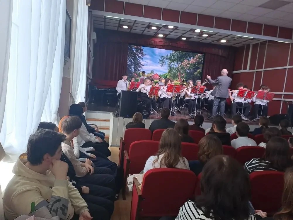 🇷🇺 СЛАВИМ РОДИНУ СВОЮ! 🇷🇺  🗓️Сегодня, 26 марта, обучающиеся МБОУ СОШ №17 г. Азова стали участниками 