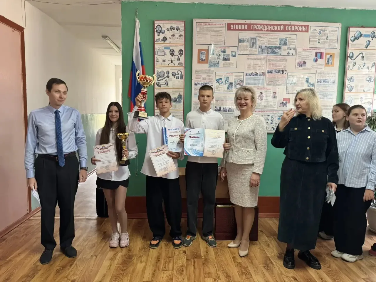 🍂Сегодня учебная неделя началась с поздравления наших ребят, победителей Областного сл...