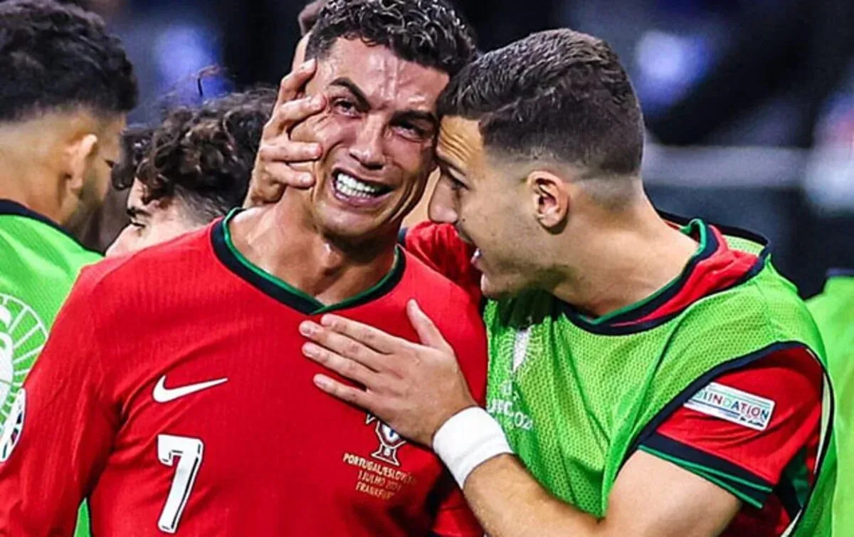 Лицо Роналду когда увидел как сборная Аргентины попрощалась с Месси 😂