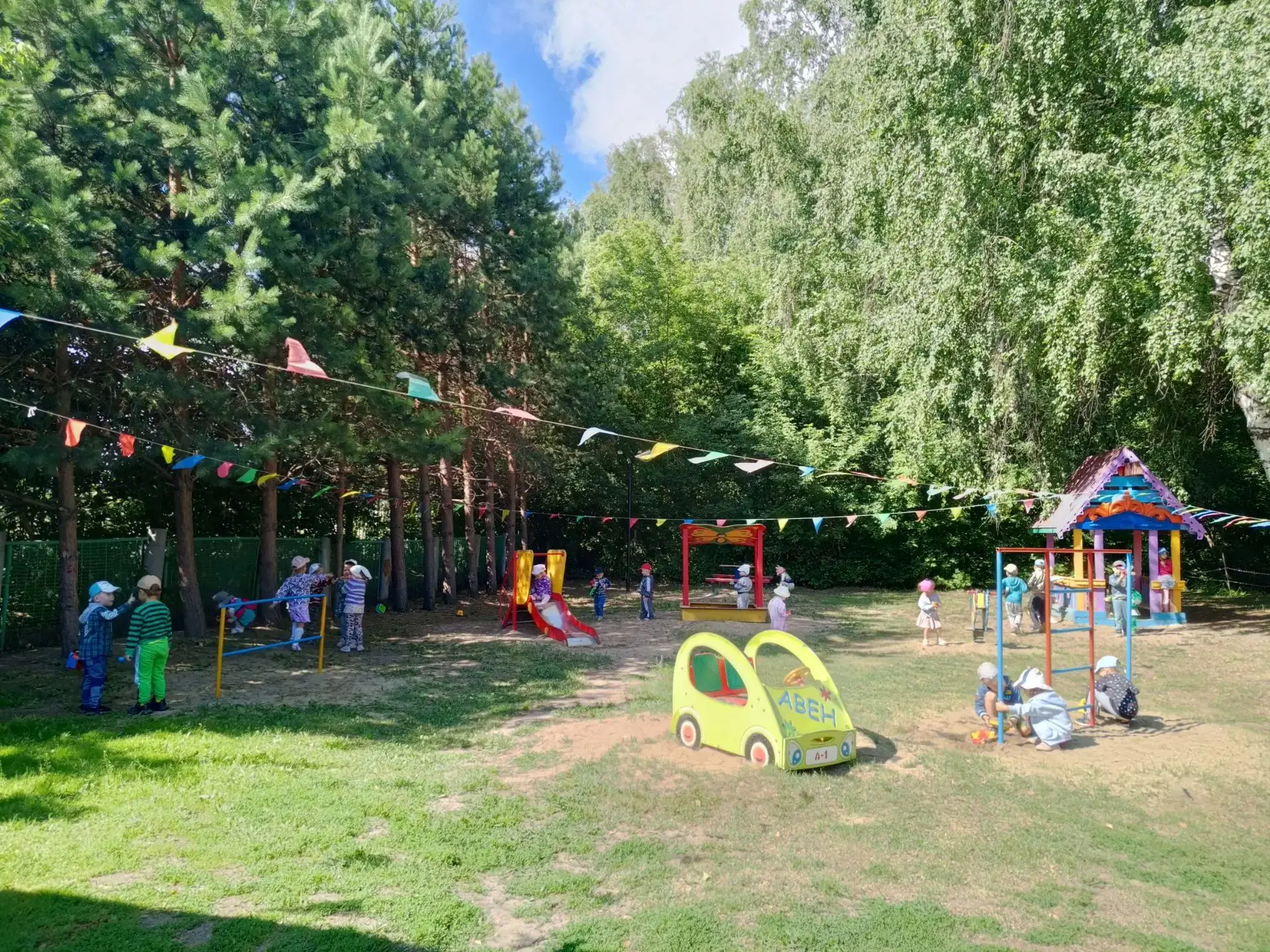 ☀️ Песок — это целая вселенная для малышей! 🏖️

В нашем детском саду песочница — место настоящих от