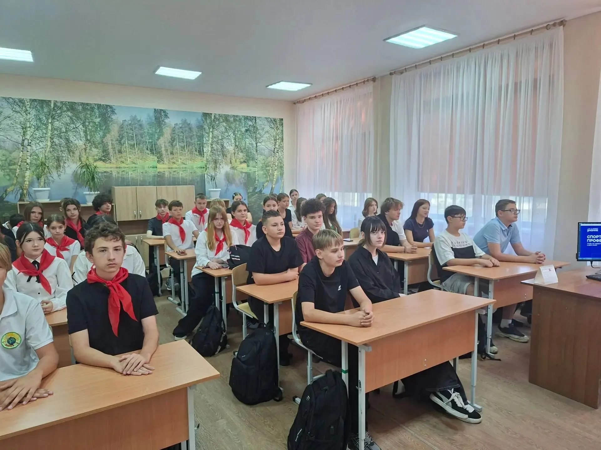 А вы знали, сколько человек работают над одной победой?