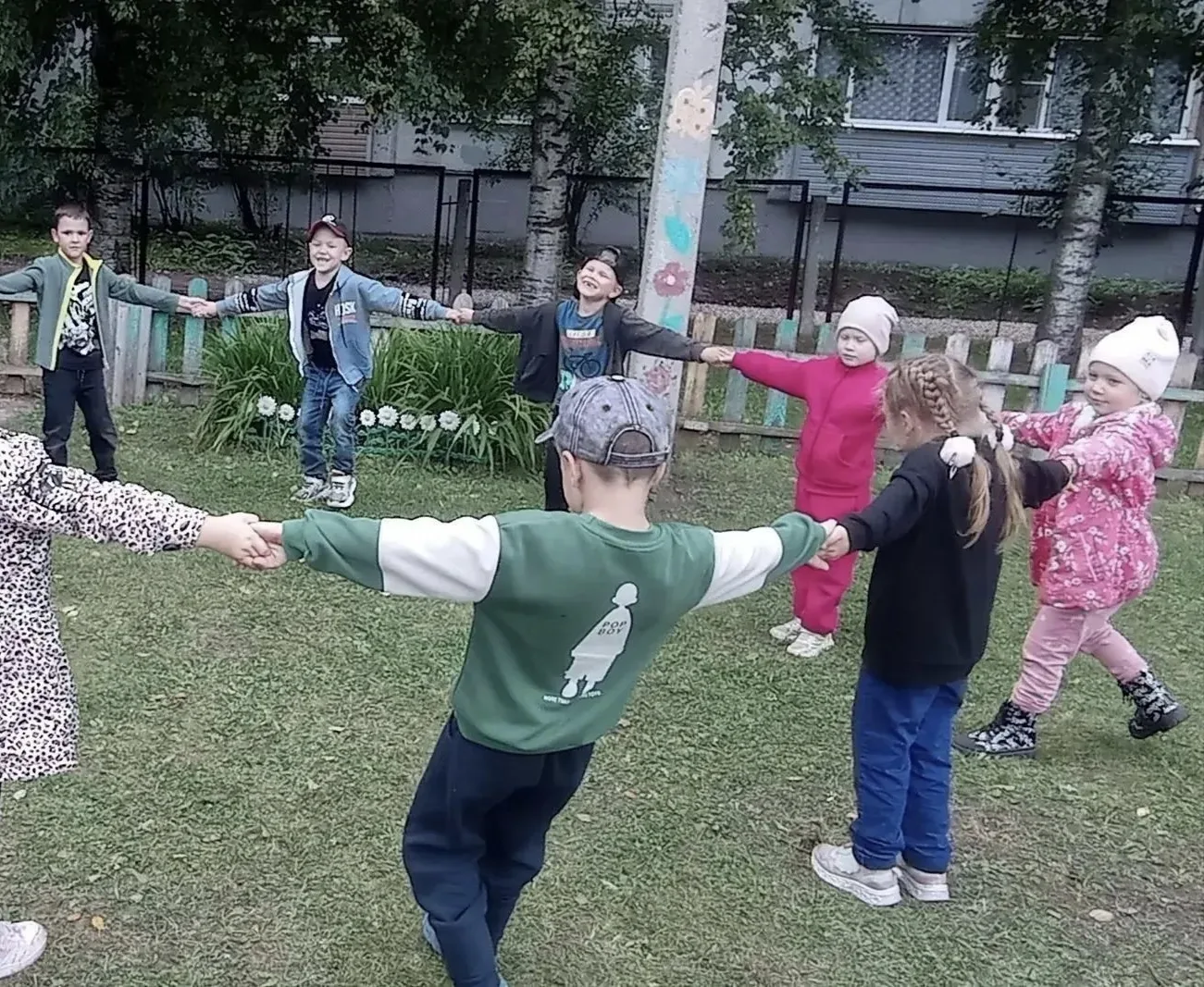 Лето в детском саду - это время игр и веселья под открытым небом.