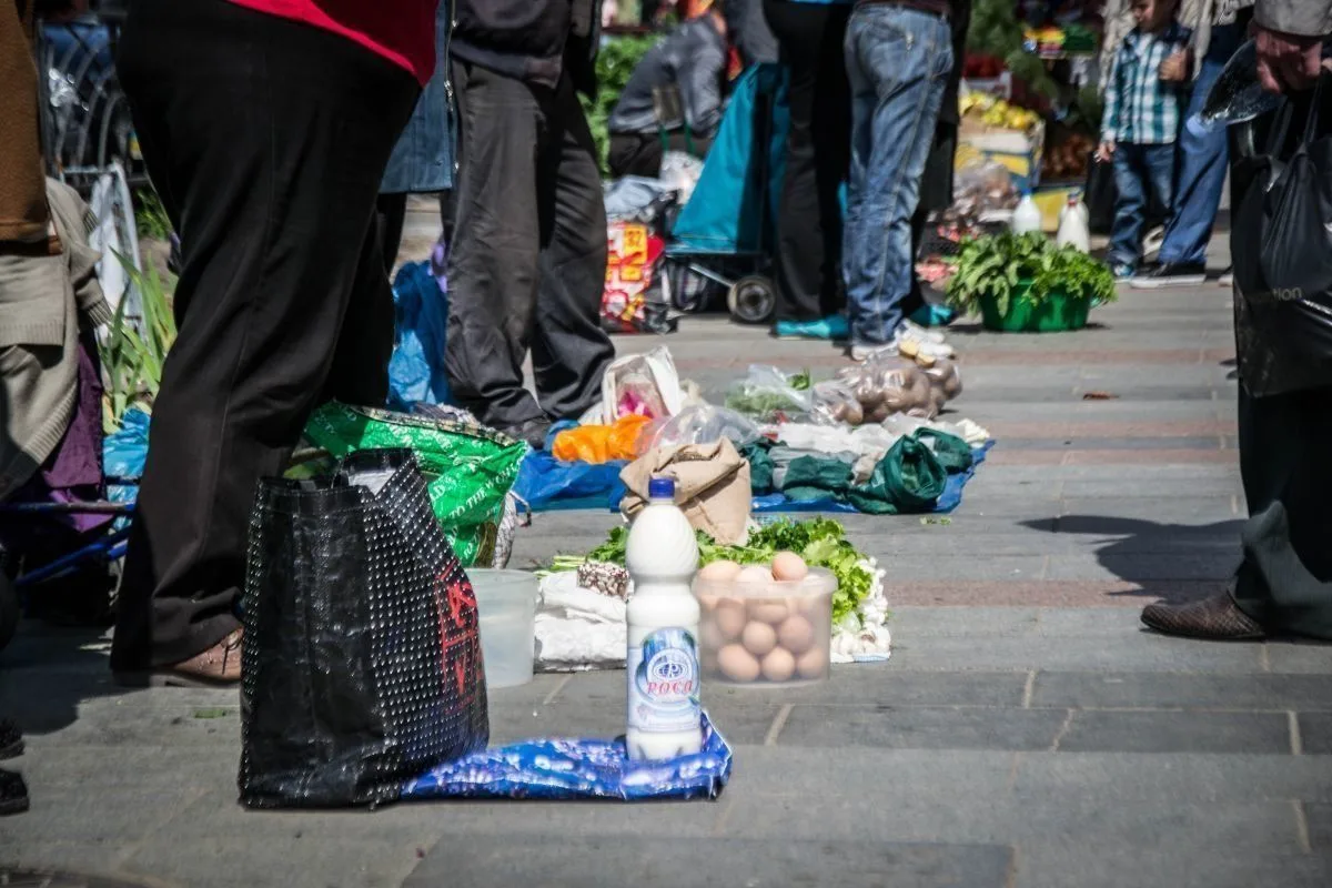 Пищевые продукты, приобретенные в местах «стихийной» уличной торговли, таят большую опа...