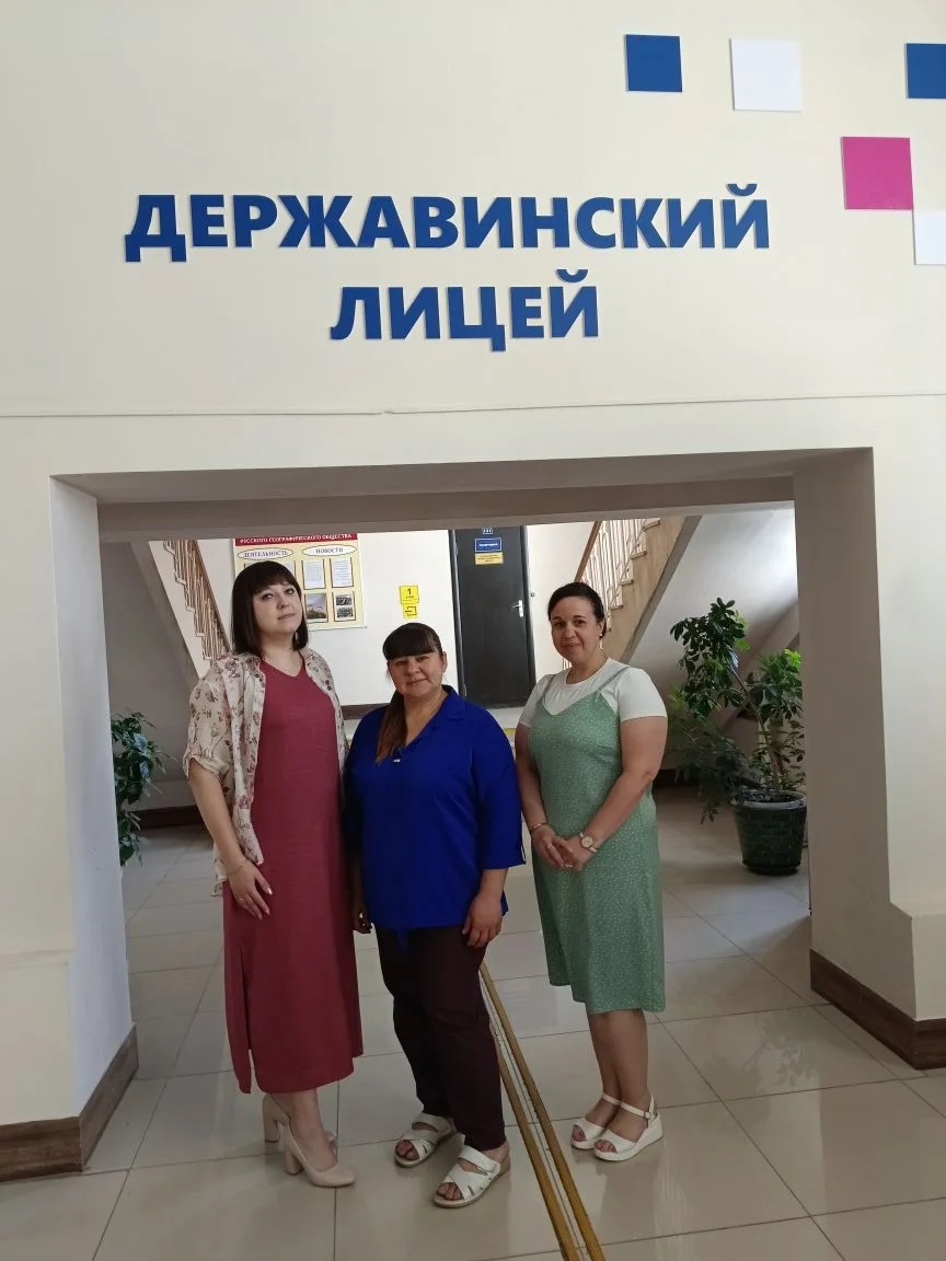 Поздравляем учителей Державинского лицея с успешным прохождением аттестации и присвоением первой ква