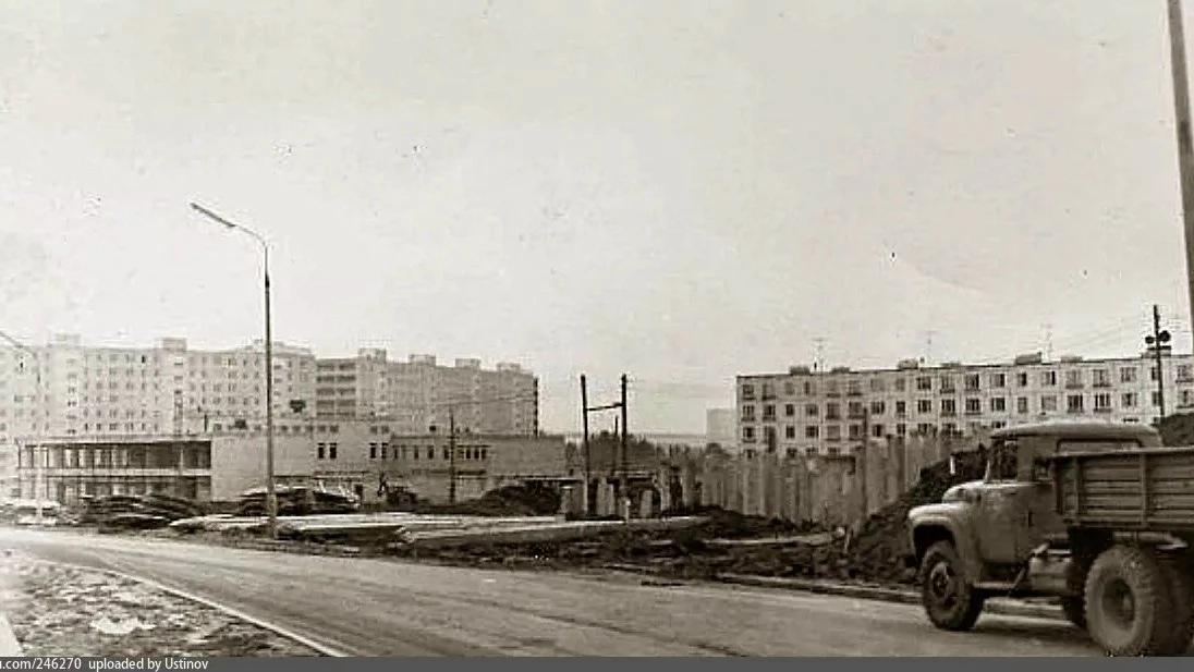📸 Ретро Зеленоград: Строительство торгового центра в 6-м микрорайоне. Фото 1968 года из архива Игор