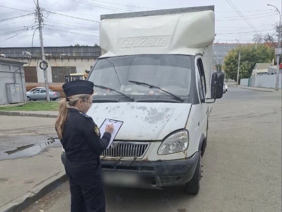 В Саратове приставы арестовали грузовик злостного нарушителя ПДД