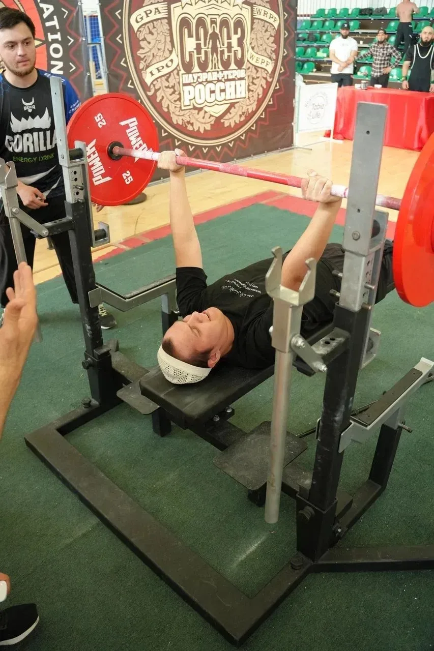 🏋️‍♂️ Студент ВГАФК «выжал» «золото» на Всероссийских стартах 🥇