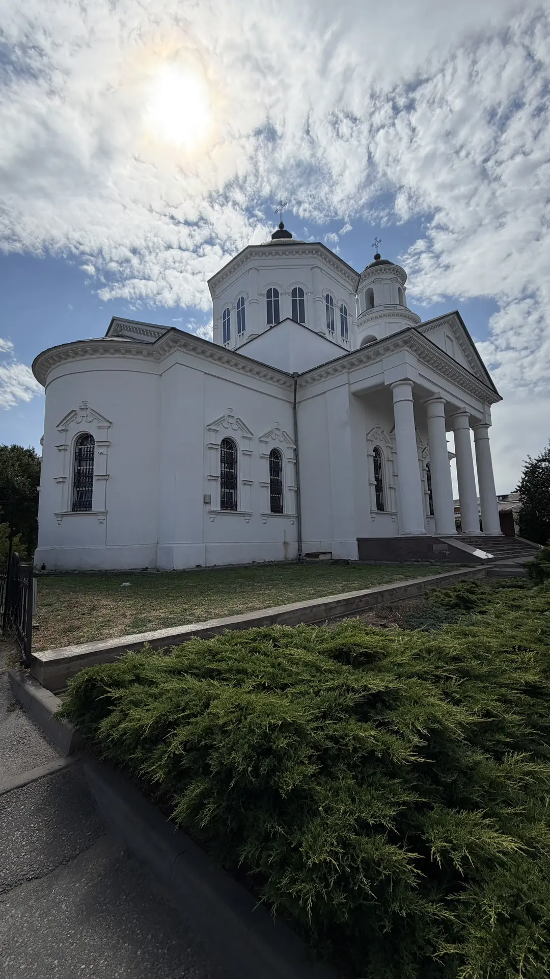 Сегодня же был обряд венчания.