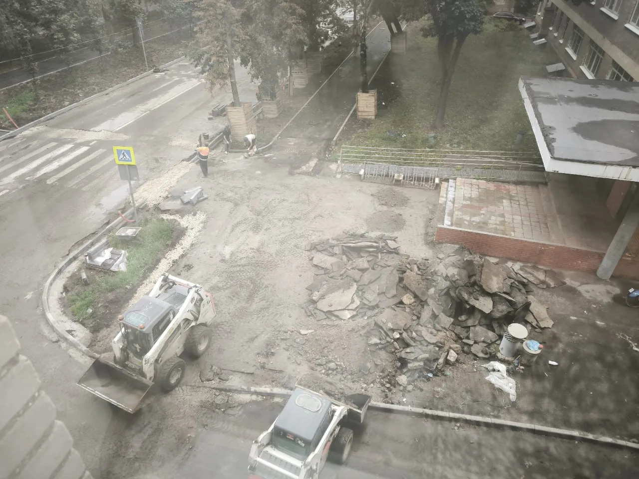 🛠 Большой ремонт идёт сейчас у Бориса Жигулёнкова, 19.